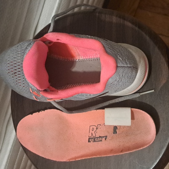 Nike Running kids sneakers size 5 grey and pink - Picture 8 of 8